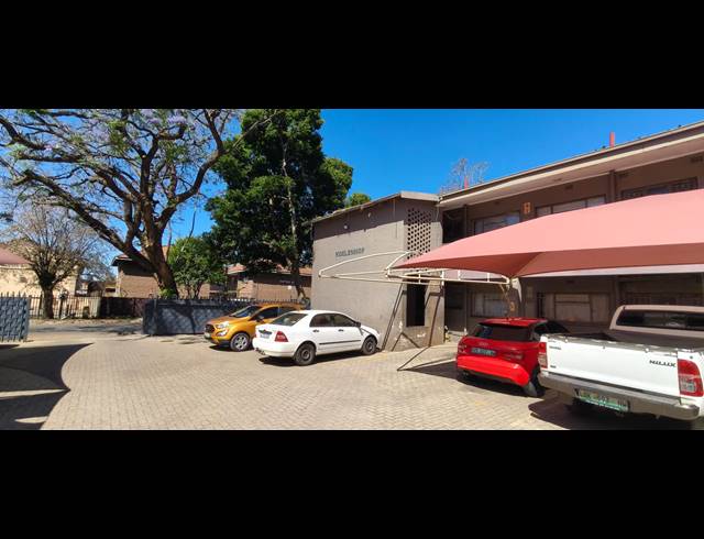 3 BEDROOM APARTMENT FOR SALE IN RUSTENBURG CENTRAL